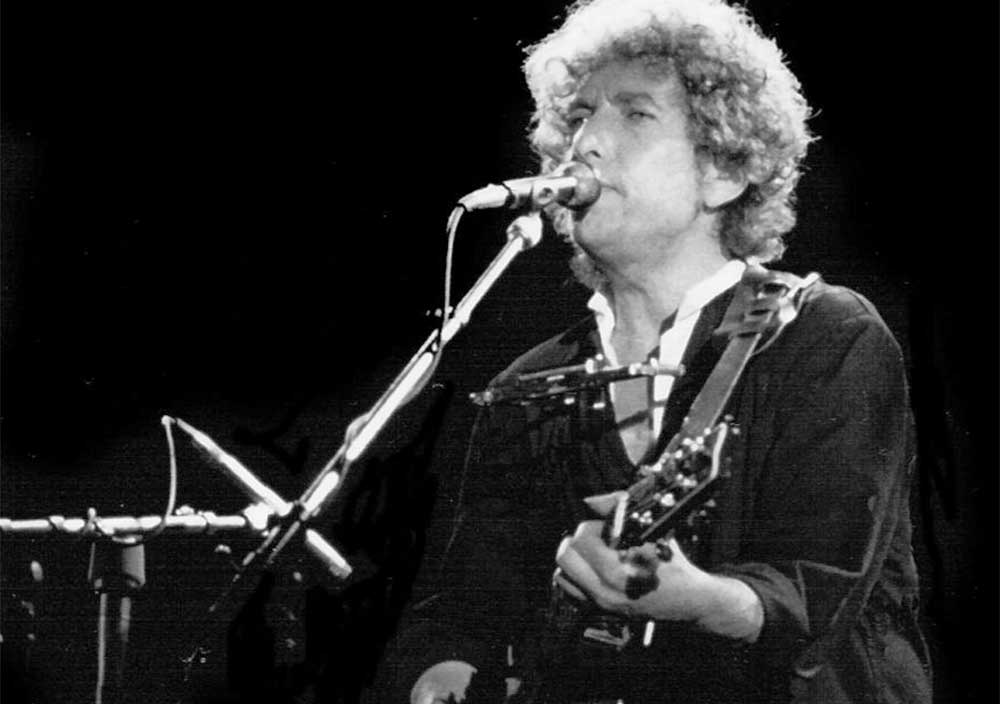 Bob Dylan performing in Barcelona, Spain (1984)