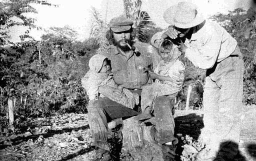 Photo of Che Guevara holding two toddlers, Bolivia (1967)