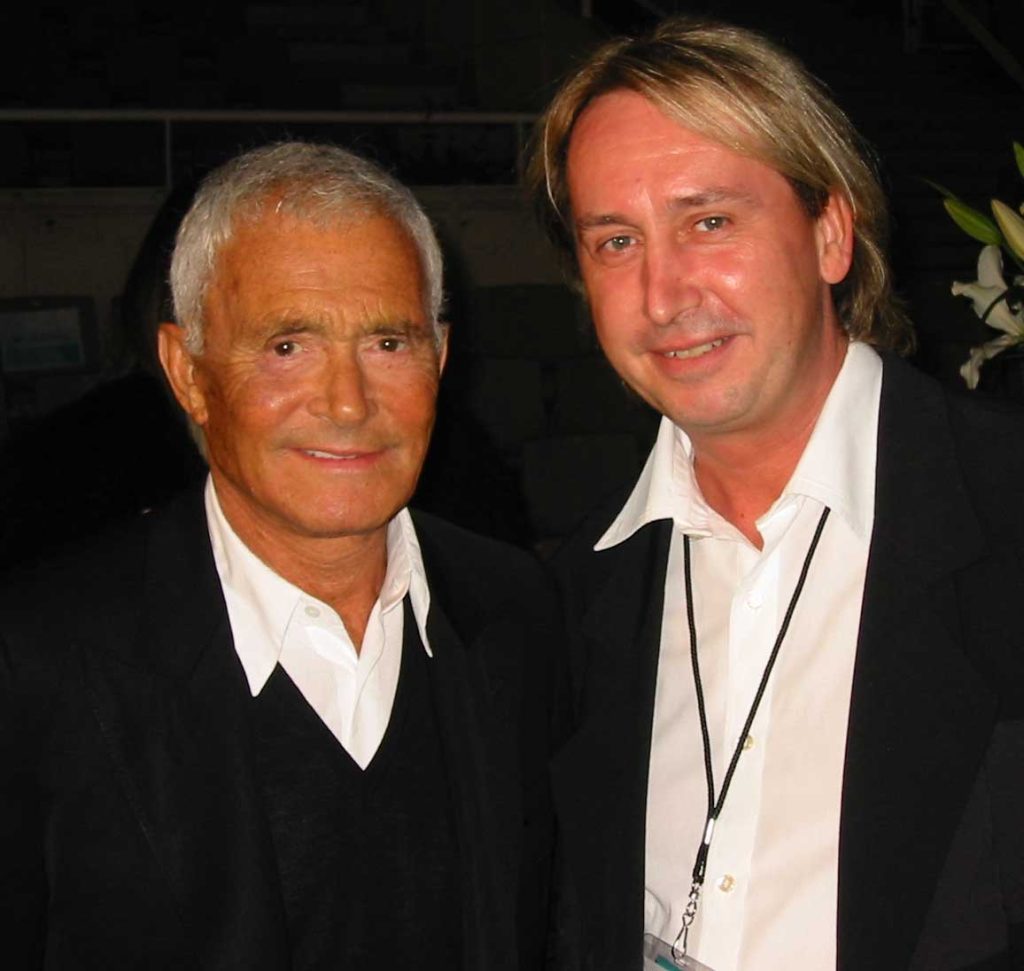 Vidal Sassoon (left in the picture) at the 2006 Gala Ceremony in Barcelona at the Global Salon Business Awards® with one of the semi-finalists Figaro Claus Niedermaier (right)