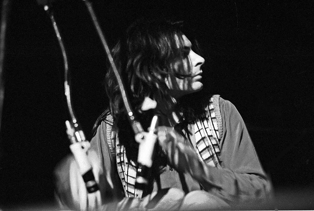 T.Rex drummer Mickey Finn performing in the Musikhalle Hamburg in 1972