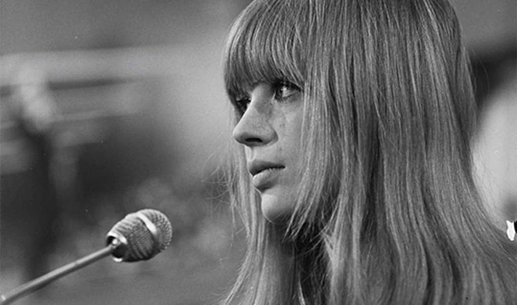 Marianne Faithfull singing at the Dutch TV programme "Fanclub" (1966)