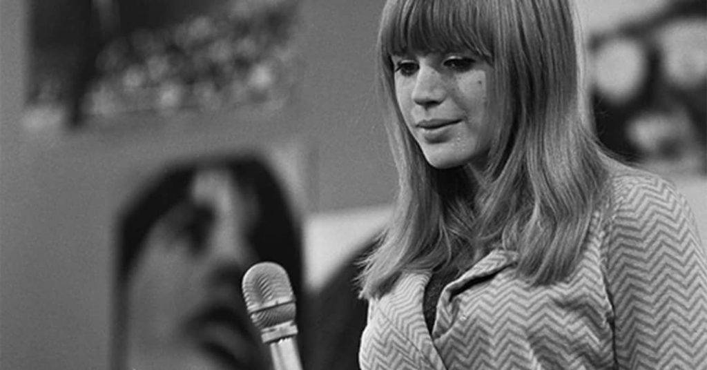 Marianne Faithfull singing at the Dutch TV programme 