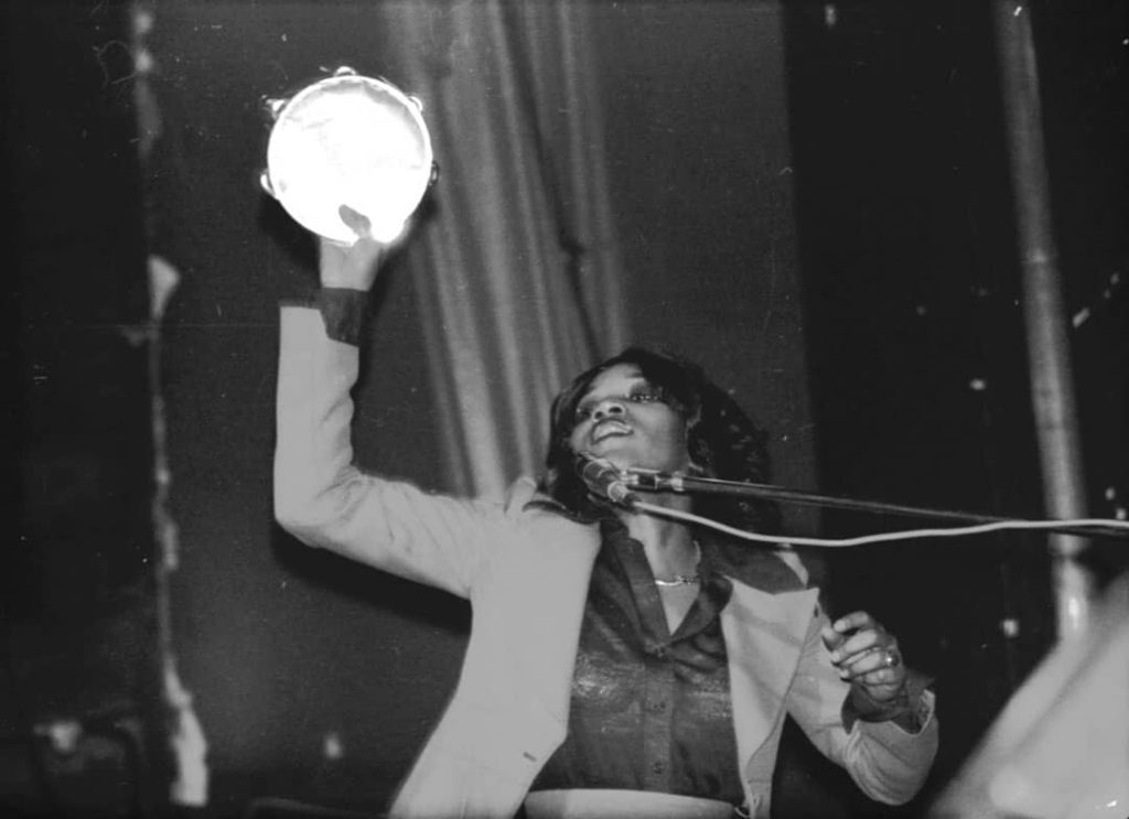 Gloria Jones performing with T.Rex in Glasgow, Scotland (1976)