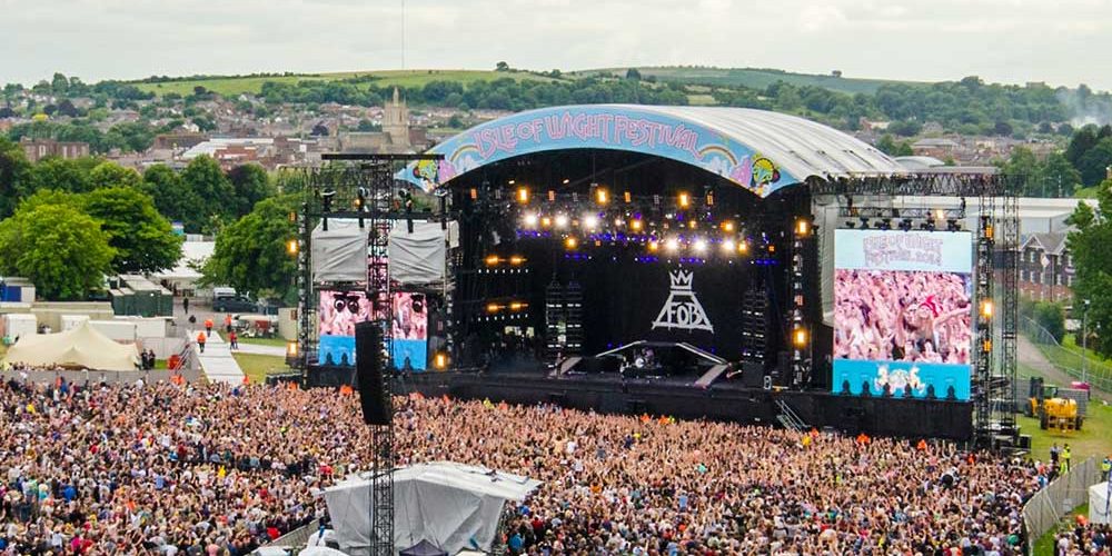 Liz_Murray_Photography_-_Isle_of_Wight_Festival_2014_-_Big_Wheel_View_09_main_stage Main stage of the Isle of Wight Festival in 2014