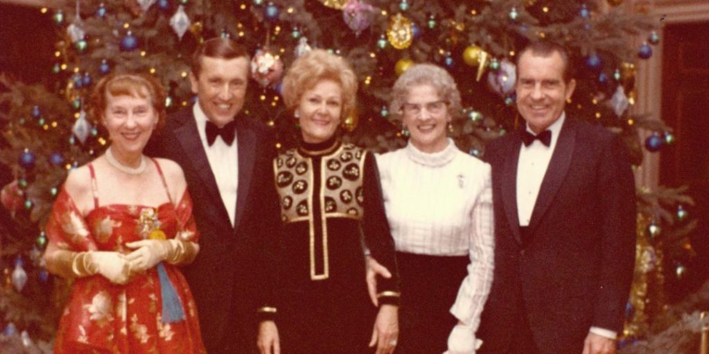 From left to right: Mamie Eisenhower, David Frost, Pat Nixon, Mona Frost, and President Richard Nixon in Front of a White House Christmas Tree, Washington, D.C., USA (1970)